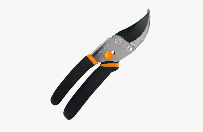 Fiskars Steel Shears have heavy duty, precision-ground steel blades that cut all the way to the tip.
