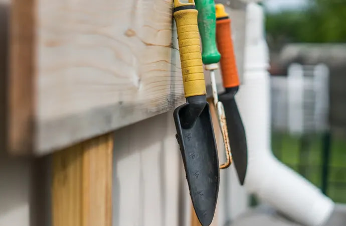 Garden trowels are small handheld shovels or spades that are generally used for digging small holes.
