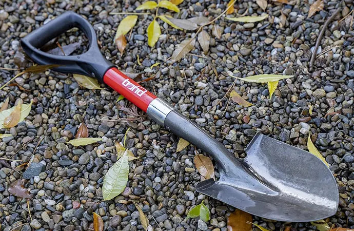 Mini D Handle Shovel As its name suggests, this shovel has a D-shaped handle intended to increase grip.
